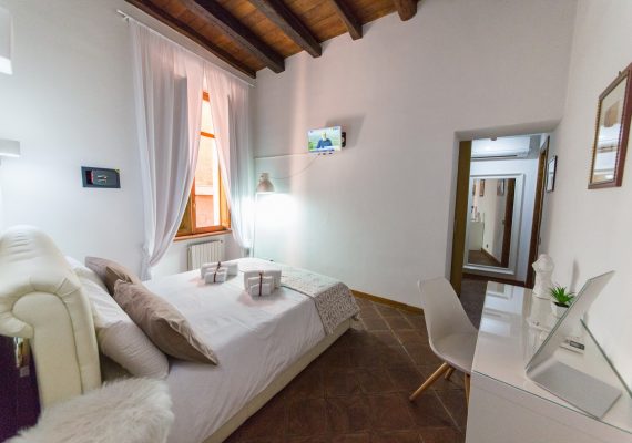 Double Room Queen Bed